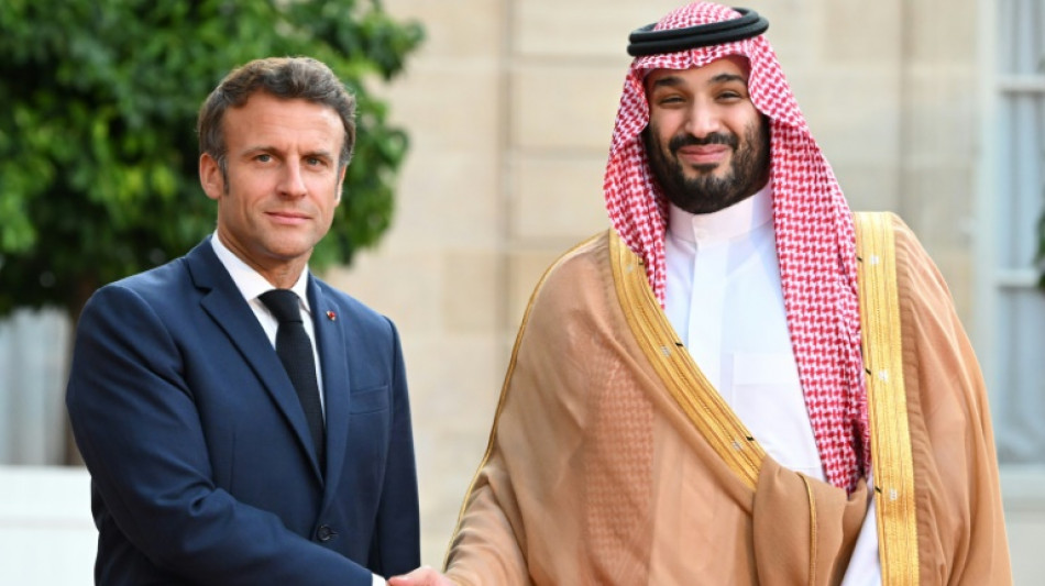 Le prince h&eacute;ritier saoudien et Macron veulent coop&eacute;rer pour "att&eacute;nuer les effets" de la guerre en Ukraine