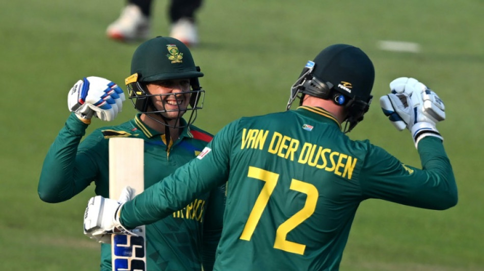 De Kock, Van der Dussen centuries as South Africa make 357-4 against New Zealand