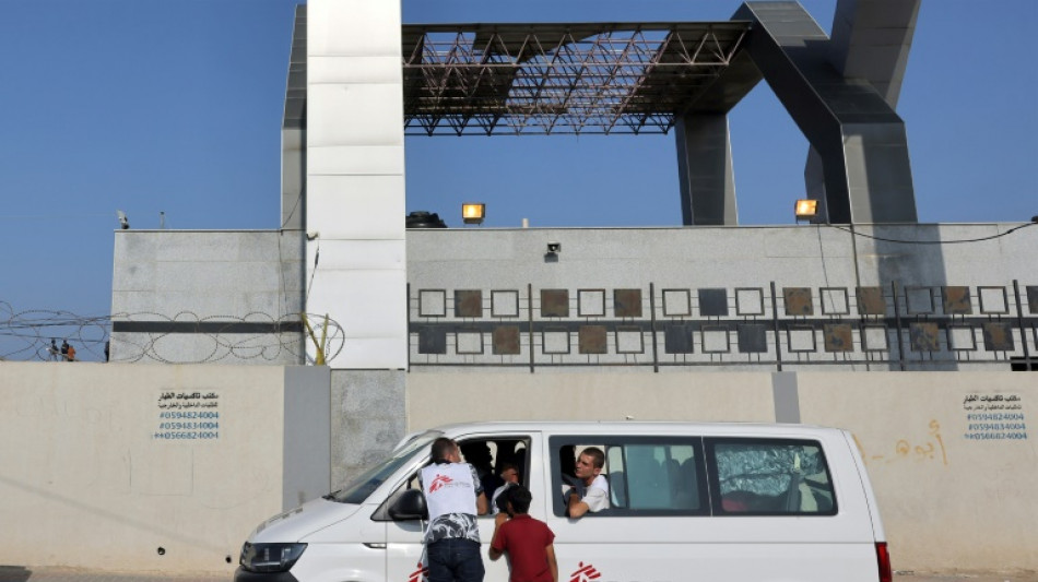 Erste Ausl&auml;nder verlassen Gazastreifen in Richtung &Auml;gypten