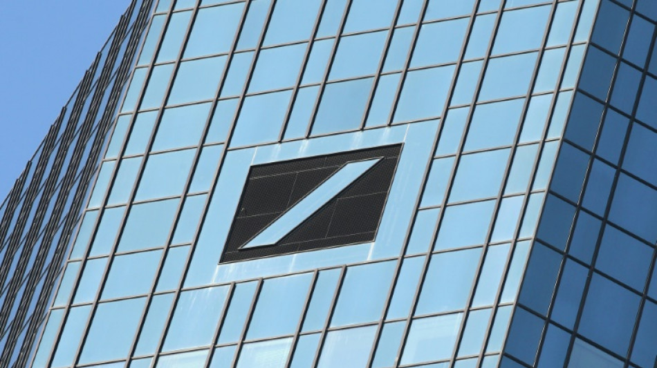 Deutsche-Bank-Aktien st&uuml;rzen um &uuml;ber zehn Prozent ab
