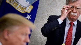 Ex-assessor de Trump se declara não culpado de divulgar informações confidenciais