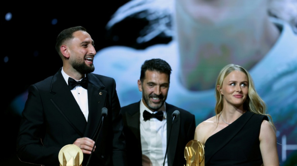 Donnarumma recebe Troféu Yashin de melhor goleiro da temporada