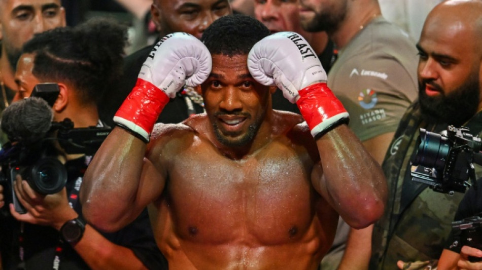 Joshua gets 'unbelievable lift' training with old rival Usyk - promoter