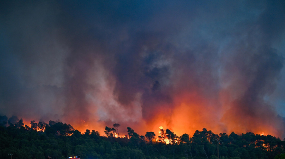 Si lotta ancora contro il fuoco nel sud-ovest della Francia