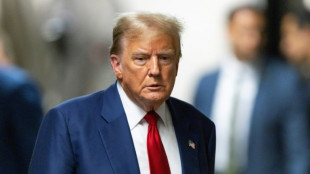 Trump retoma campanha longe do tribunal de Nova York onde &eacute; julgado
