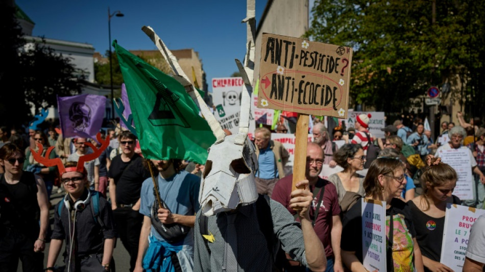 Contre les pesticides, une grande marche réunit scientifiques, écologistes et victimes à Paris