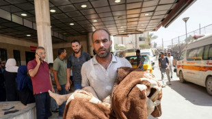 Israel segue bombardeando Gaza, onde o Ex&eacute;rcito recuperou os corpos de cinco ref&eacute;ns