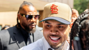Chris Brown &eacute; condenado por briga em boate mas tem pris&atilde;o suspensa