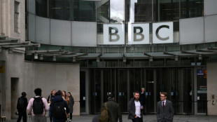 Le pr&eacute;sident de la BBC d&eacute;missionne apr&egrave;s une affaire de conflit d'int&eacute;r&ecirc;ts