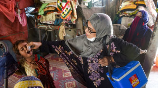 Un polic&iacute;a muerto al proteger a vacunadores contra la polio en Pakist&aacute;n