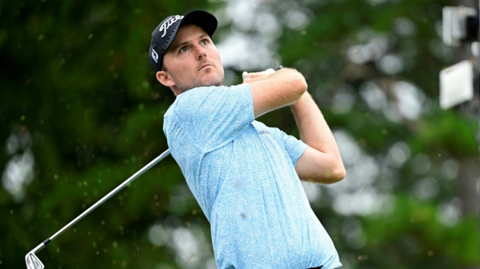 Late eagle lifts Henley to Wyndham lead as Scott starts strong