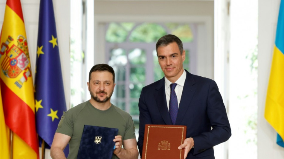 Zelensky pede que Ocidente use 'todos os meios' para 'for&ccedil;ar a R&uacute;ssia &agrave; paz'