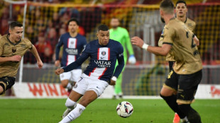 Paris Saint-Germain suffer first loss of season at Lens 
