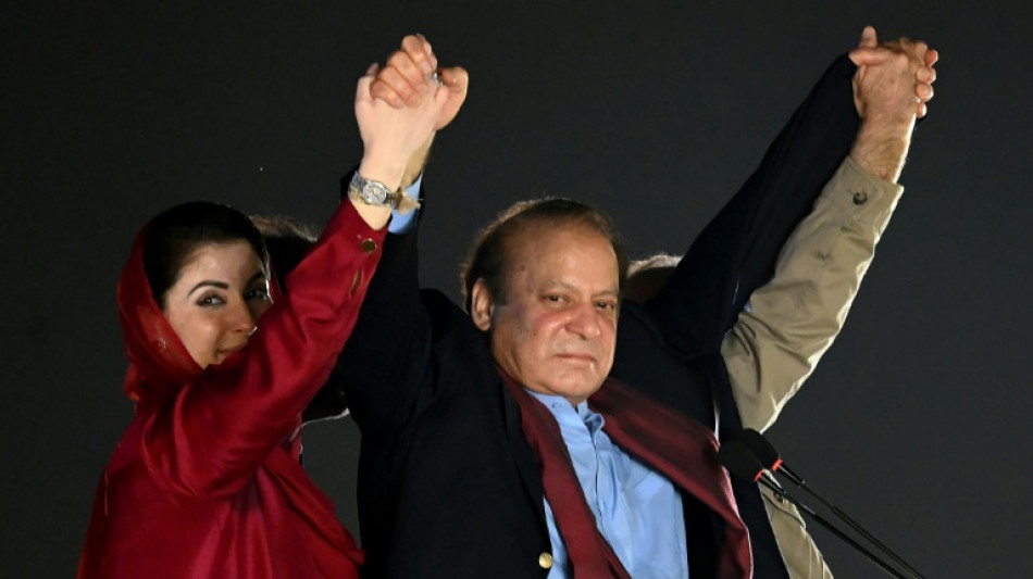 Pakistans Ex-Premier Sharif bei R&uuml;ckkehr aus dem Exil frenetisch gefeiert
