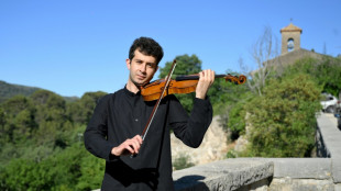 Un violinista sirio da las gracias con la m&uacute;sica a su pueblo de acogida en la Provenza francesa