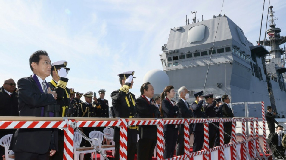 Jap&oacute;n promete reforzar su capacidad militar