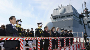 Jap&oacute;n promete reforzar su capacidad militar