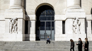 Borsa: Milano chiude in leggero calo, Ftse Mib -0,09%