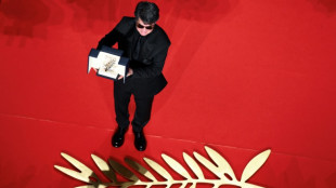 Le réalisateur iranien dissident Jafar Panahi reçoit la Palme d'or à Cannes