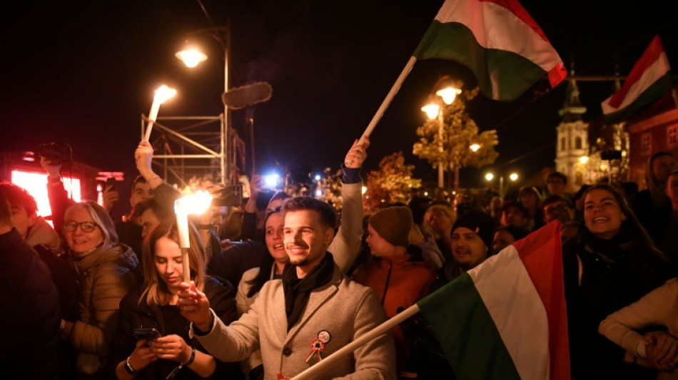 Pr&oacute;-europeu conservador Magyar destrona Orb&aacute;n na Hungria, que reconhece derrota 'dolorosa'