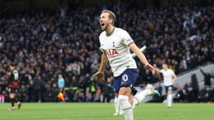 Kane becomes Spurs' record scorer as Man City suffer title blow