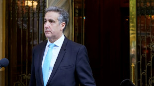 Defesa de Trump arremete contra seu ex-advogado em julgamento em NY