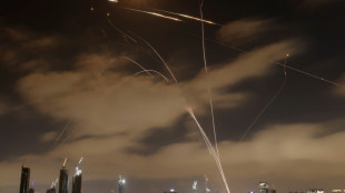 Dix morts en Israël dans les tirs de missiles iraniens, sites bombardés à Téhéran