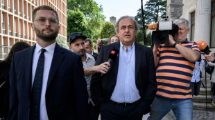 Accus&eacute;s d'avoir escroqu&eacute; la Fifa, Platini et Blatter comparaissent en Suisse