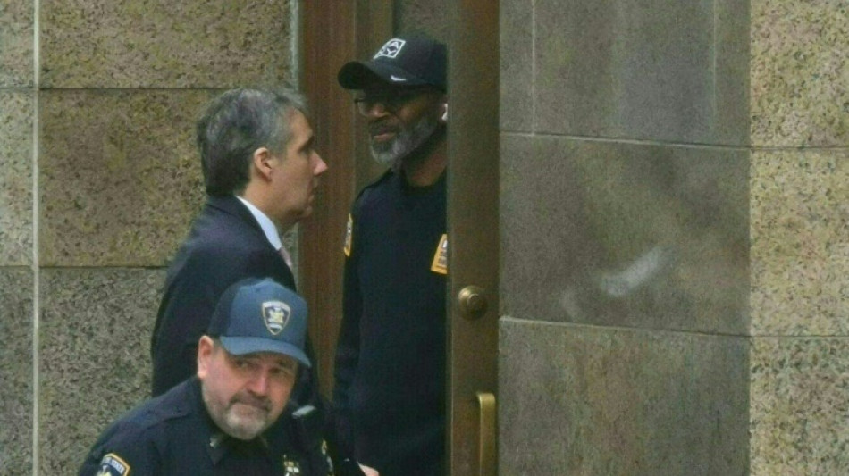 Ex-homem de confian&ccedil;a de Trump volta ao tribunal 