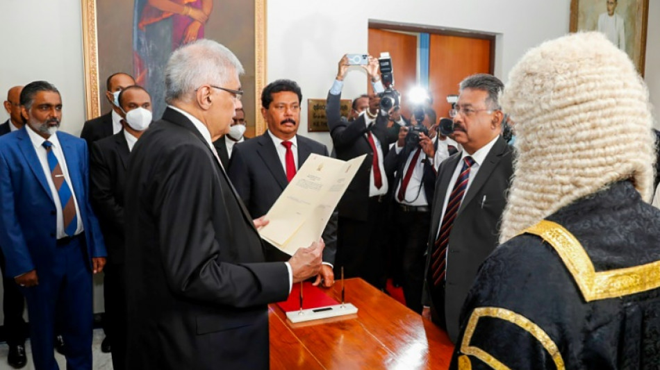 Sri Lanka : le pr&eacute;sident Wickremesinghe investi, en qu&ecirc;te d'un gouvernement