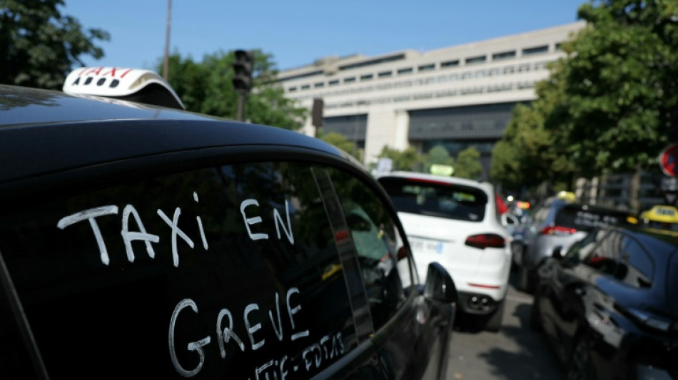 Colère des taxis: le gouvernement va étudier leurs propositions