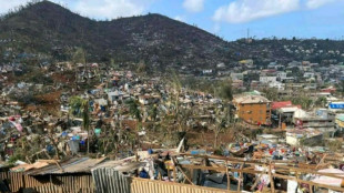 Verheerender Zyklon in Mayotte: Helfer suchen nach &Uuml;berlebenden