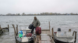 Familias separadas por el r&iacute;o Dni&eacute;per en la regi&oacute;n ucraniana de Jers&oacute;n
