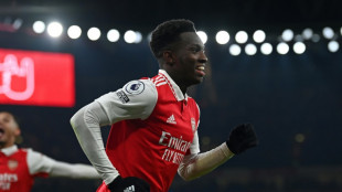 Arsenal beat Man Utd to make Premier League title statement
