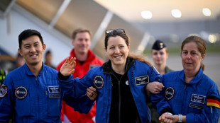 L'astronaute fran&ccedil;aise Sophie Adenot, de retour sur terre ferme, est pass&eacute;e par "toutes les &eacute;motions" dans l'espace
