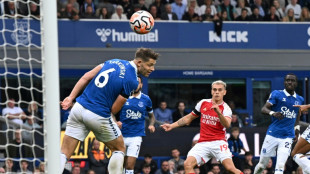 Trossard strikes as Arsenal end Everton curse