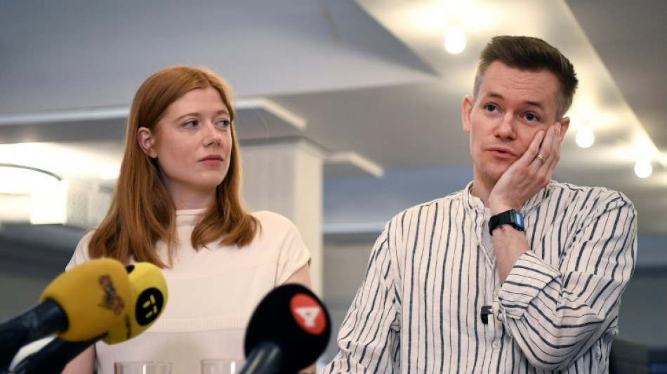 "Vive la liberté!", célèbre le journaliste ex-détenu en Turquie à son retour en Suède