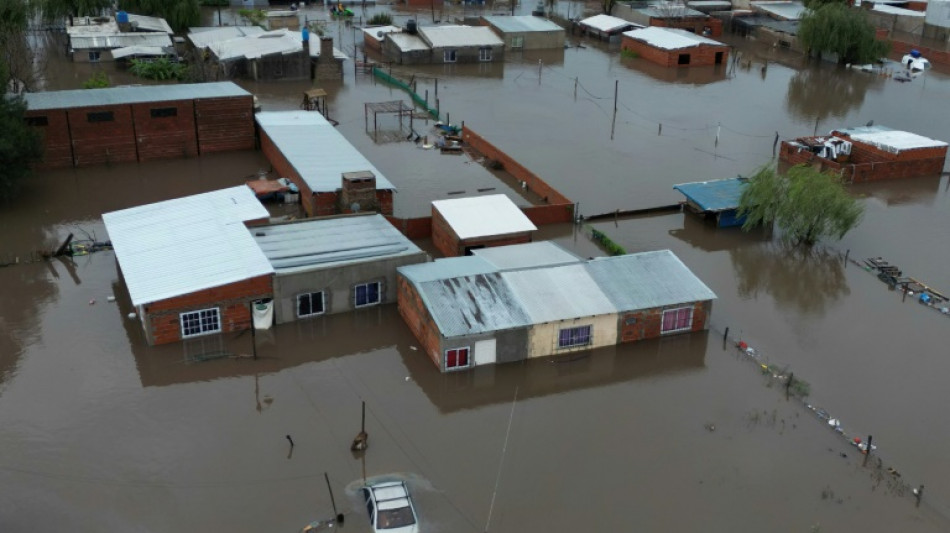 Hochwasser in argentinischer Provinz Buenos Aires - Tausende Menschen evakuiert