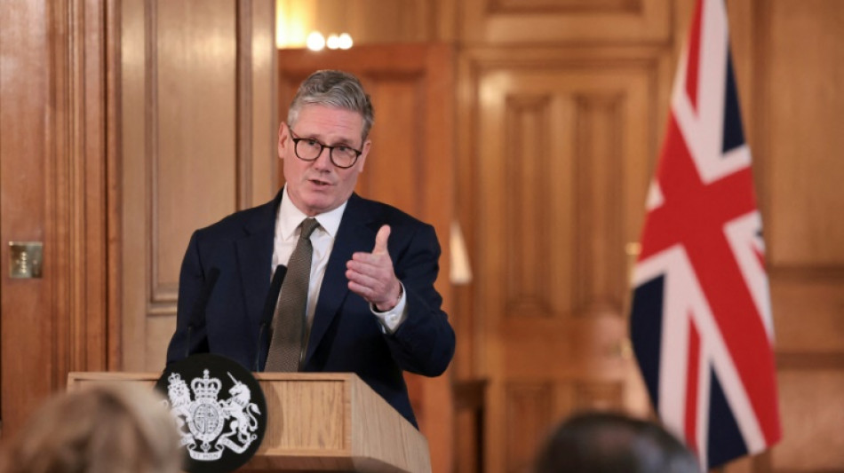 Starmer confirma inten&ccedil;&atilde;o de abandonar plano que expulsaria migrantes para Ruanda