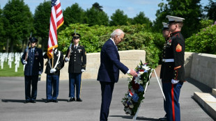 Biden visita cemit&eacute;rio de soldados da I Guerra Mundial na Fran&ccedil;a