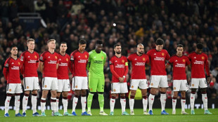 Man Utd pay homage to legend Charlton