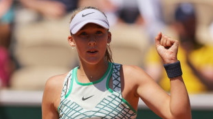 Swiatek eyes French Open last 32 as Andreeva strikes blow for teens