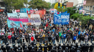 Protestos na Argentina pedem envio de alimentos para cozinhas comunit&aacute;rias