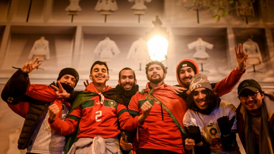 Euforia franco-marroqu&iacute; en Par&iacute;s tras pases a semifinales del Mundial
