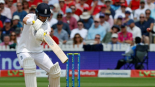 England counter-attack after Smith hundred in second Test