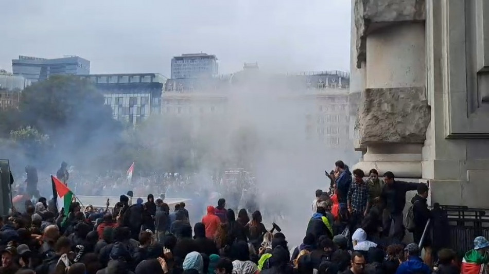 Scontri davanti a stazione Centrale di Milano, scalo chiuso