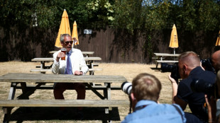 Rechtspopulist Farage erkl&auml;rt sich zu Sieger von Nachwahl in England