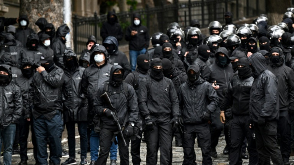 Milhares de pessoas protestam na Ge&oacute;rgia ap&oacute;s aprova&ccedil;&atilde;o de lei de 'influ&ecirc;ncia estrangeira'