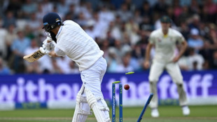 England press on despite Starc double in tense 3rd Ashes Test