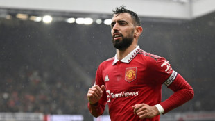 Man Utd edge past Villa to strengthen top-four push